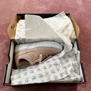 Nike - Airforce 1 Blush Sneakers